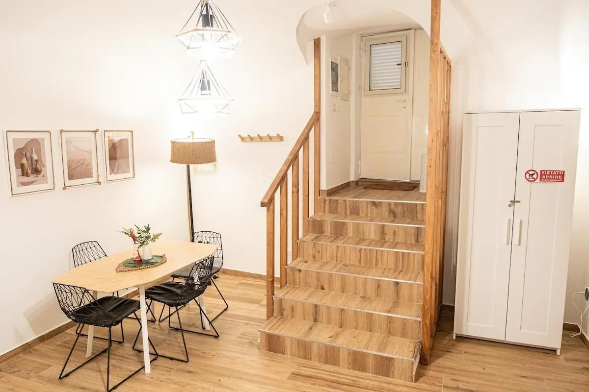 Apartment Chiaia - Napoli Centro - Vetriera Inn